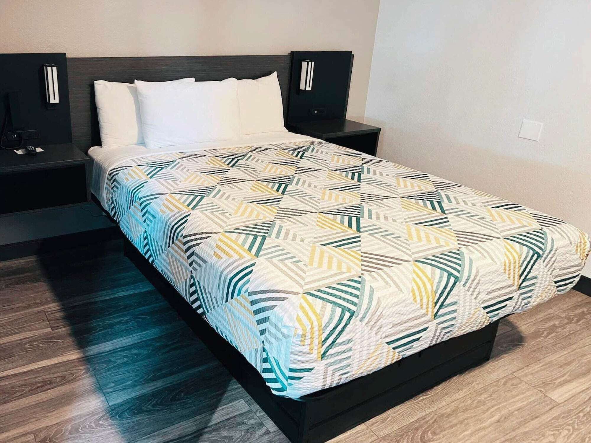 遮光布/窗簾、免費無線上網、床單