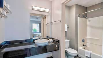 Combined shower/tub, towels, soap