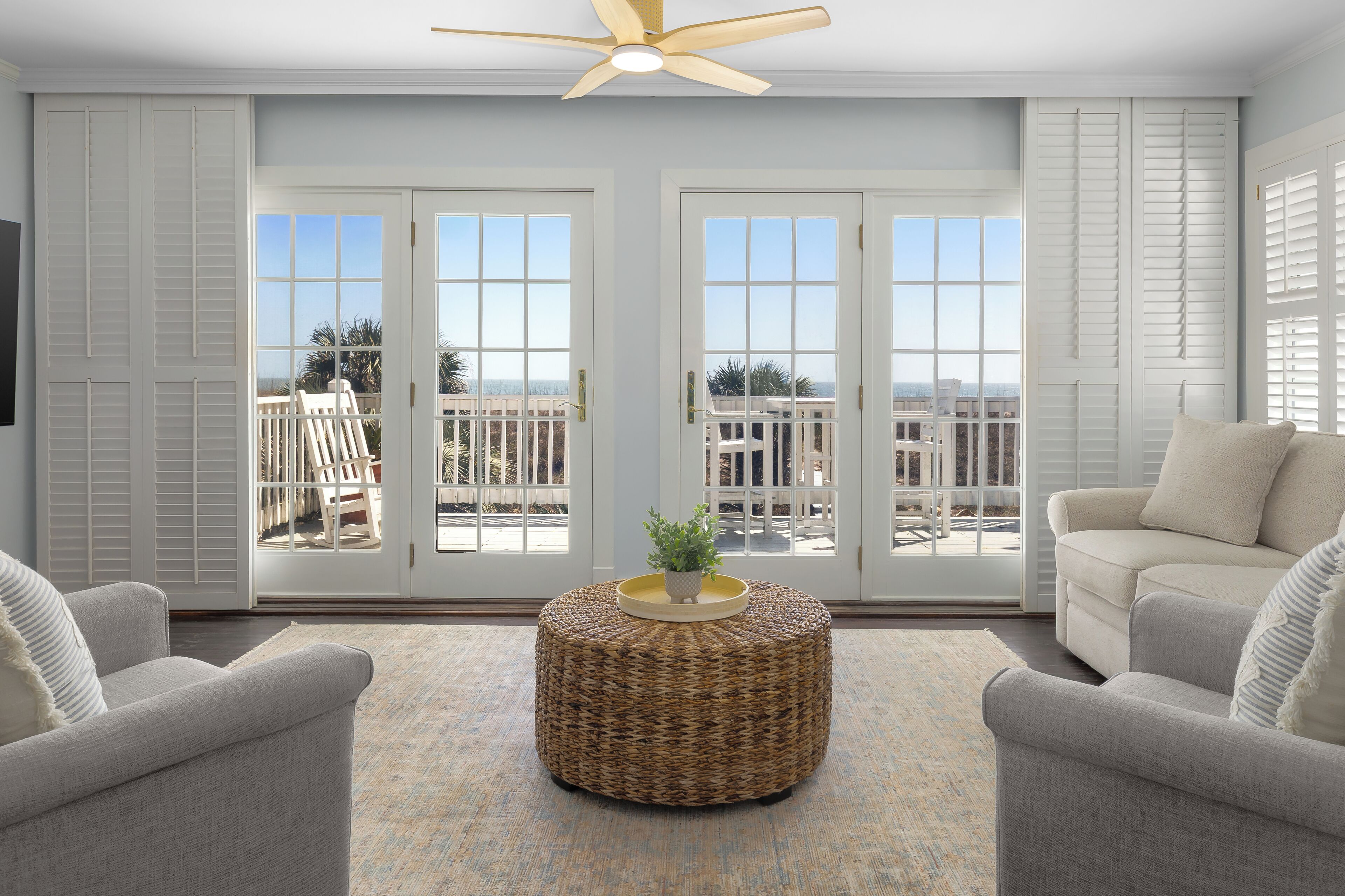 Studio Suite, 1 King Bed | Beach/ocean view
