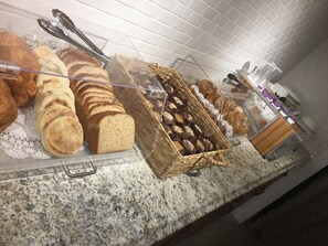 Free daily continental breakfast