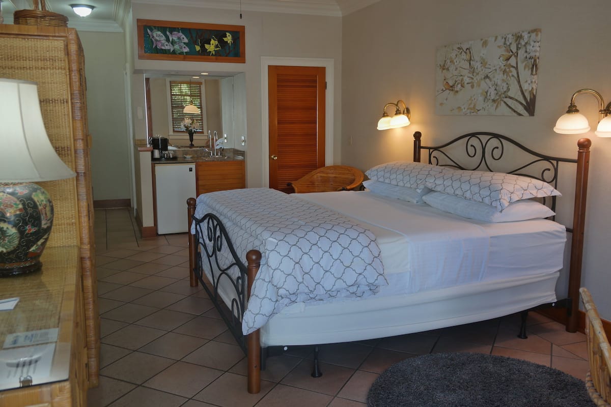 1 bedroom, in-room safe, individually decorated, desk