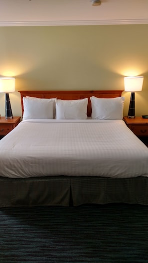 Room, 1 King Bed | Premium bedding, desk, blackout drapes, iron/ironing board