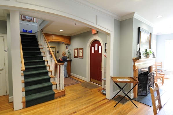 Lobby - The University Inn at Emory (Atlanta)