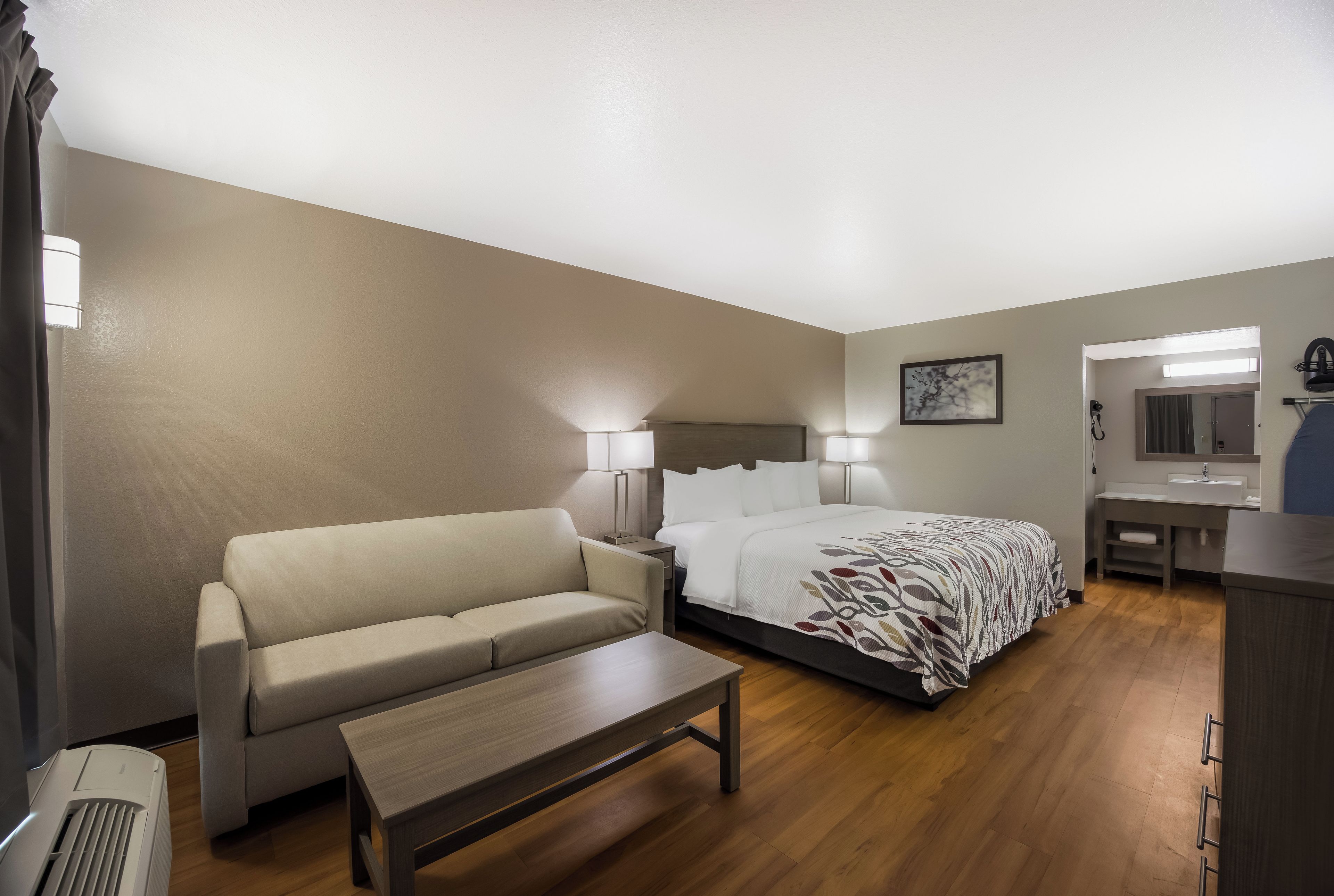 Suite, 1 King Bed (Smoke Free) | Desk, laptop workspace, blackout drapes, WiFi (free)