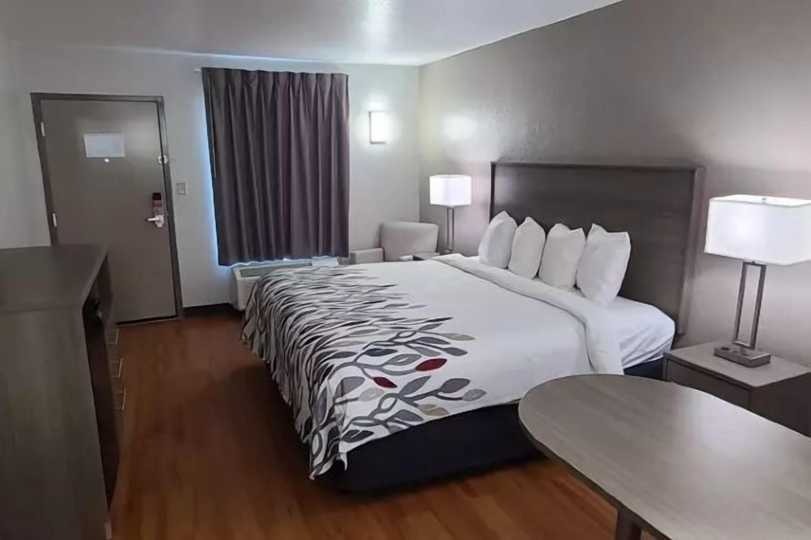 Bureau, espace de travail pour ordinateur portable, rideaux occultants