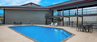 Red Roof Inn & Suites Thomasville