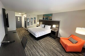 Desk, laptop workspace, iron/ironing board, free WiFi - La Quinta Inn & Suites by Wyndham South Holland (South Holland)