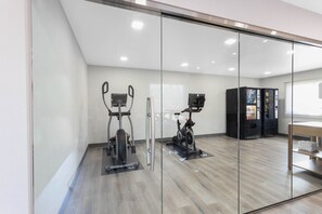 Gym - Travelodge by Wyndham Elkhart (Elkhart)