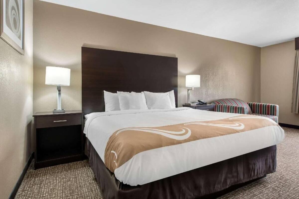 Iron/ironing board, WiFi (free), bed sheets