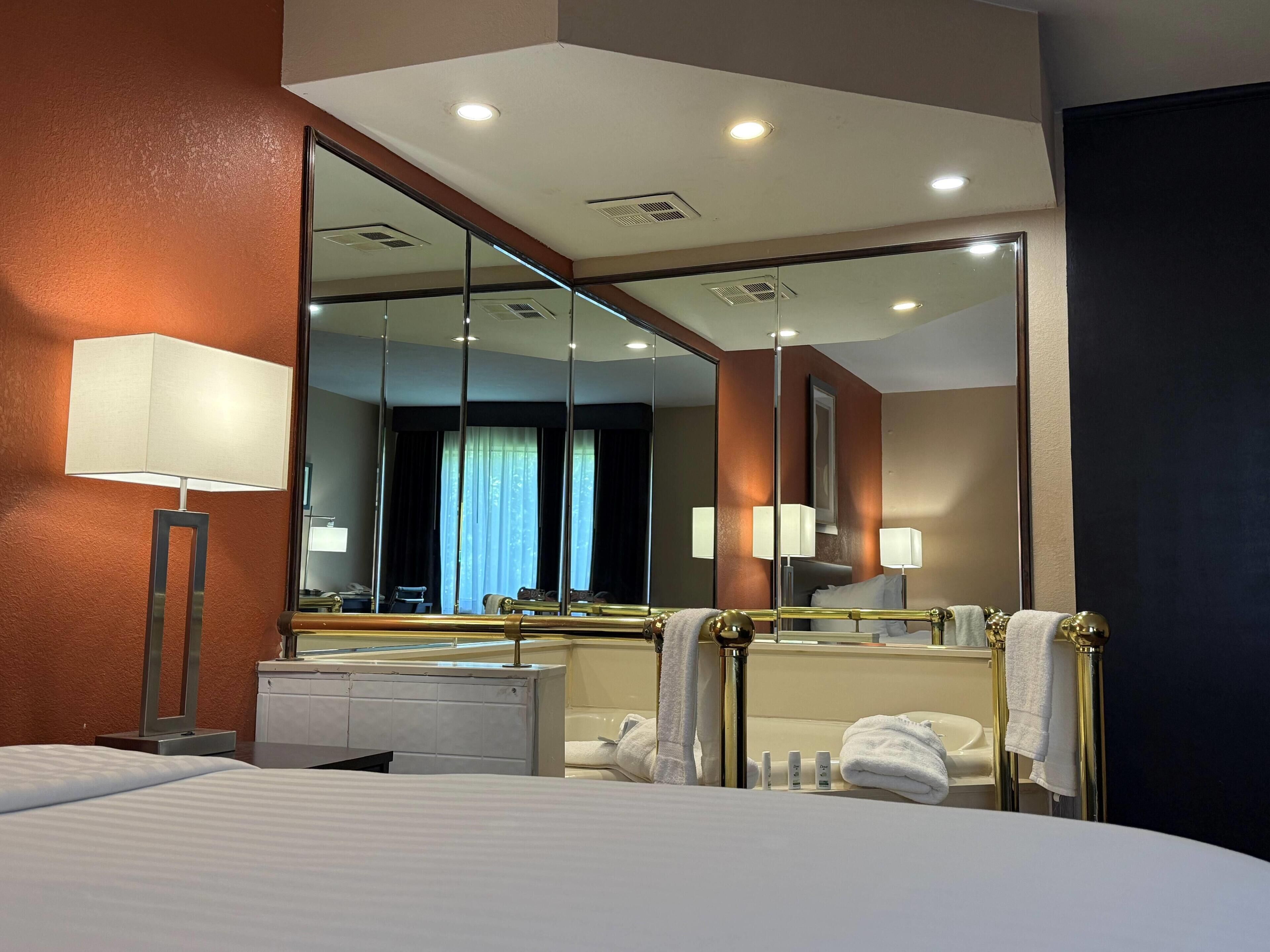 Upgraded, Room, 1 Queen Bed, Non Smoking, Jetted Tub | Hypo-allergenic bedding, individually decorated, individually furnished