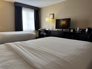 Hypo-allergenic bedding, individually decorated, individually furnished - Baymont by Wyndham Plainfield/ Indianapolis Arpt Area (Plainfield)