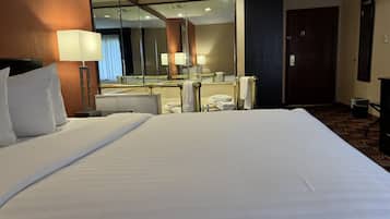 Upgraded, Habitación, 1 cama Queen size, para no fumadores, hidromasaje | Ropa de cama hipoalergénica y decoración personalizada