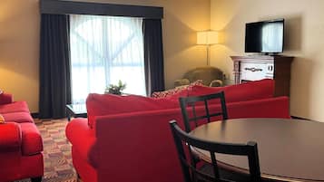 Executive Suite, 1 King Bed, Non Smoking, Jetted Tub (2 Rooms) | Hypo-allergenic bedding, individually decorated, individually furnished