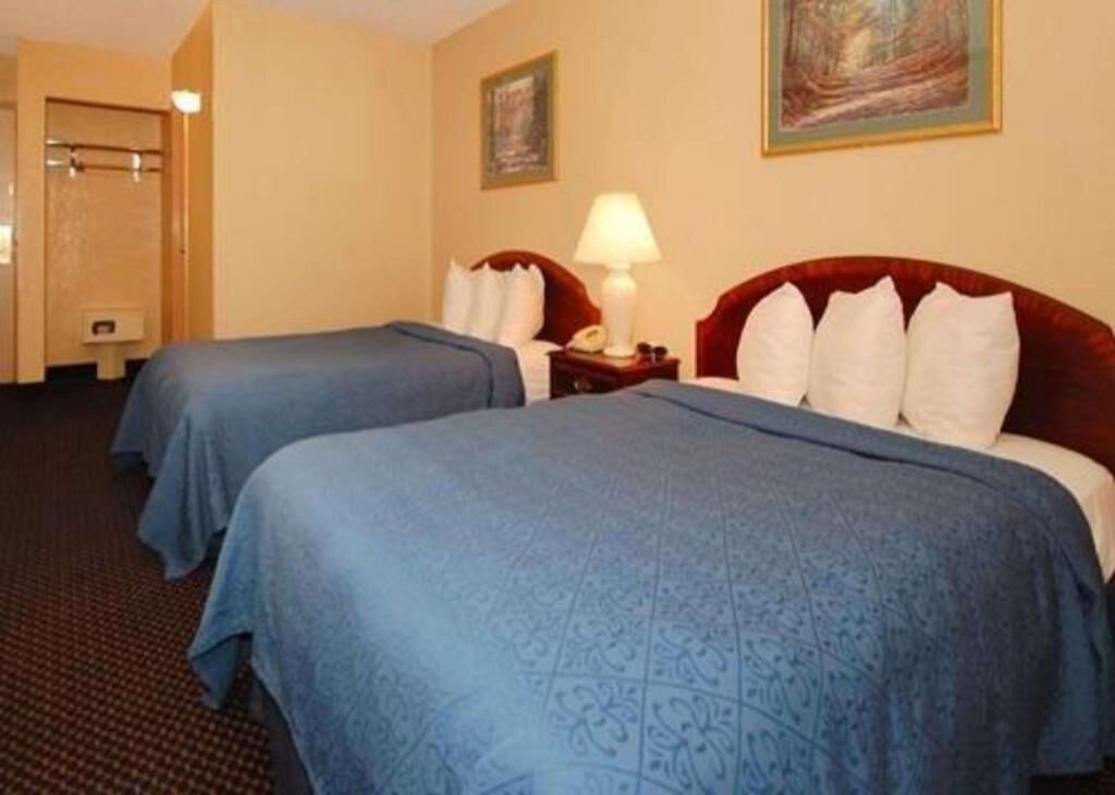In-room safe, desk, laptop workspace, iron/ironing board