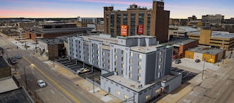 Econo Lodge Inn & Suites