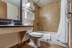 Quarto standard, 1 cama King, para não fumantes | Berços grátis, camas extras/dobráveis (sobretaxa), Wi-Fi de cortesia