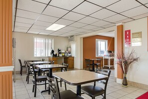 매일 뷔페 무료 아침 식사 포함