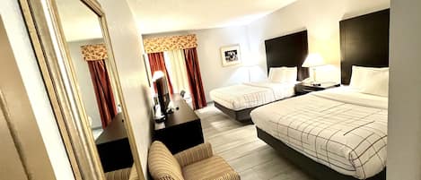 Literie de qualité supérieure, bureau, fer et planche à repasser