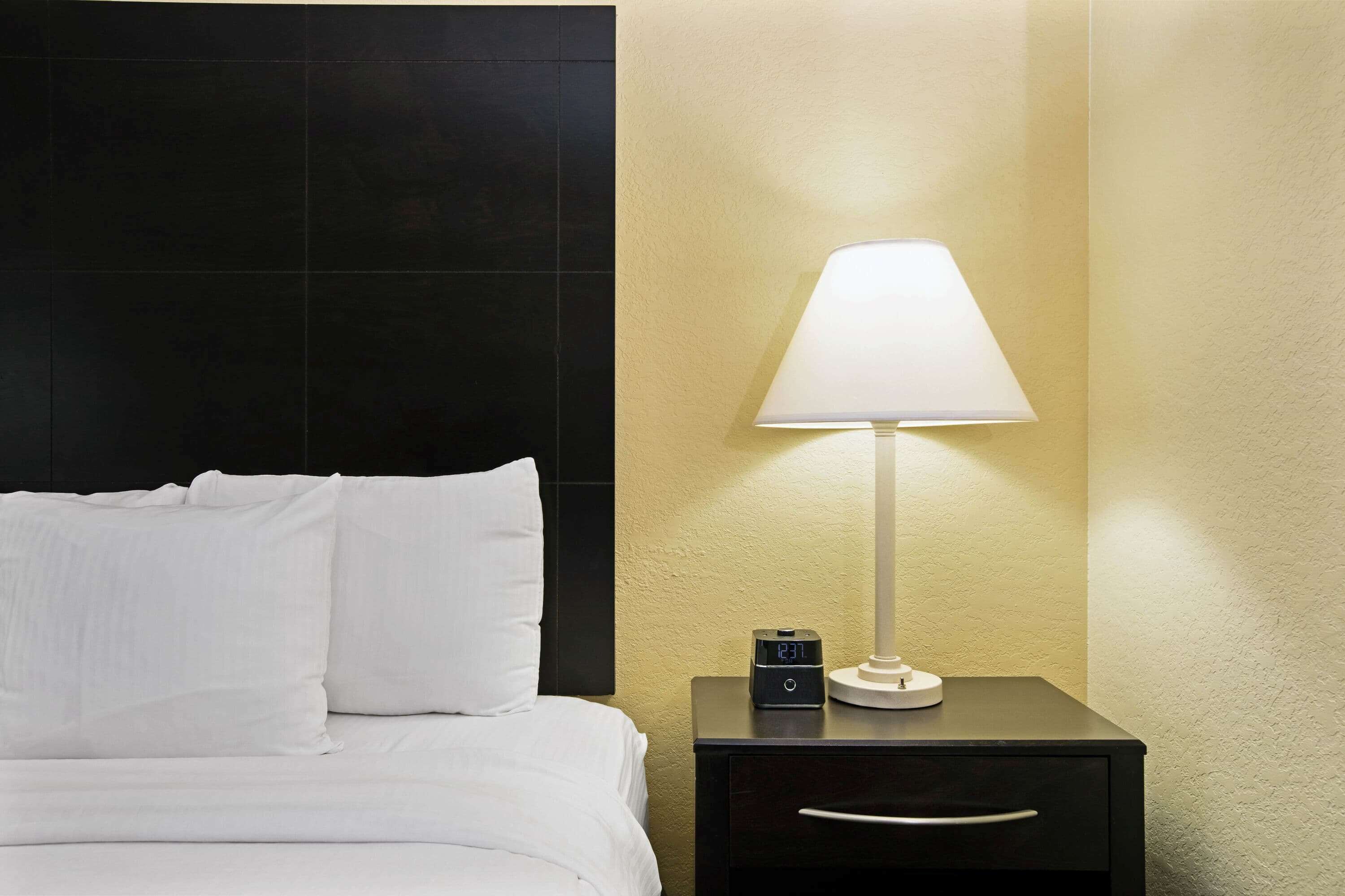 Premium bedding, desk, iron/ironing board, free cots/infant beds