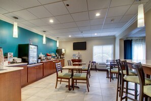 Free daily continental breakfast 