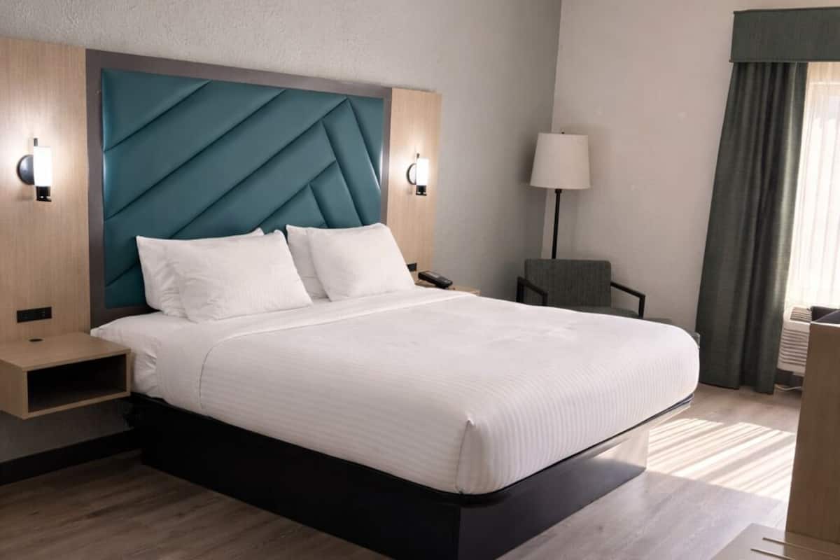 Pillowtop beds, desk, laptop workspace, blackout drapes