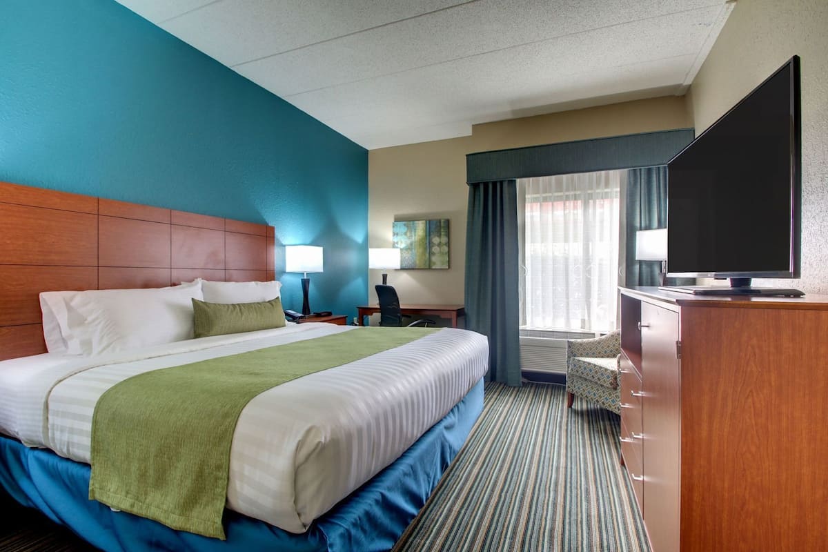 Pillowtop beds, desk, laptop workspace, blackout drapes