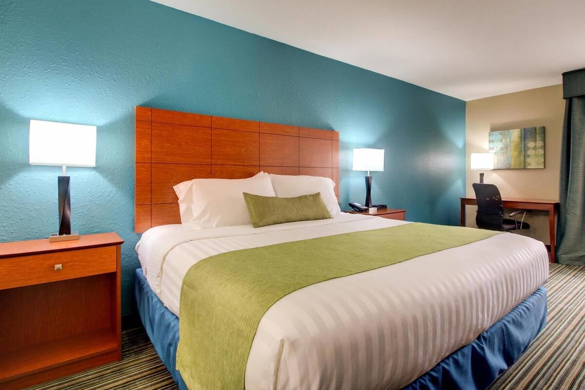 Camas con pillow-top, escritorio y espacio para trabajar con laptop