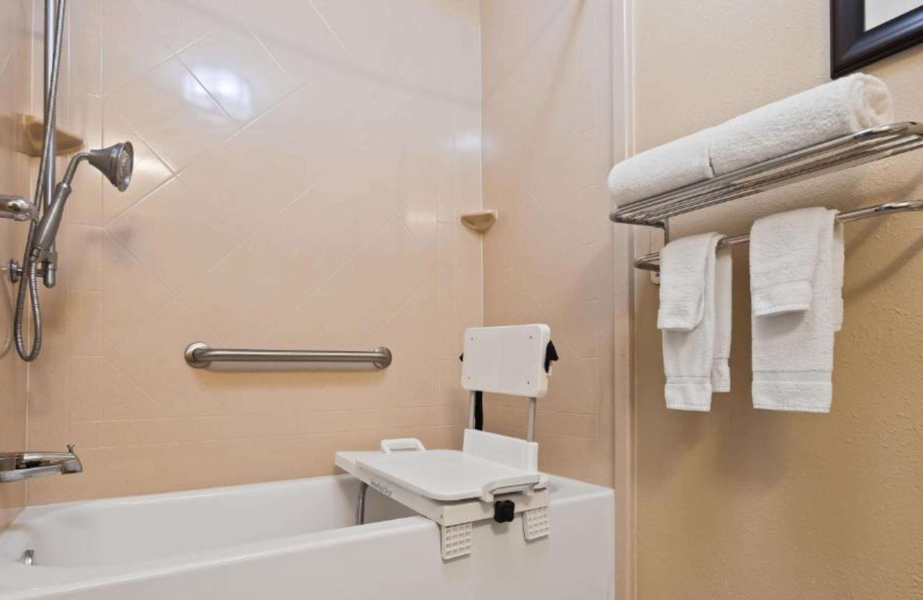 standard room, 1 queen bed, non smoking, refrigerator & microwave | bathroom | combined shower/bathtub, hair dryer, towels