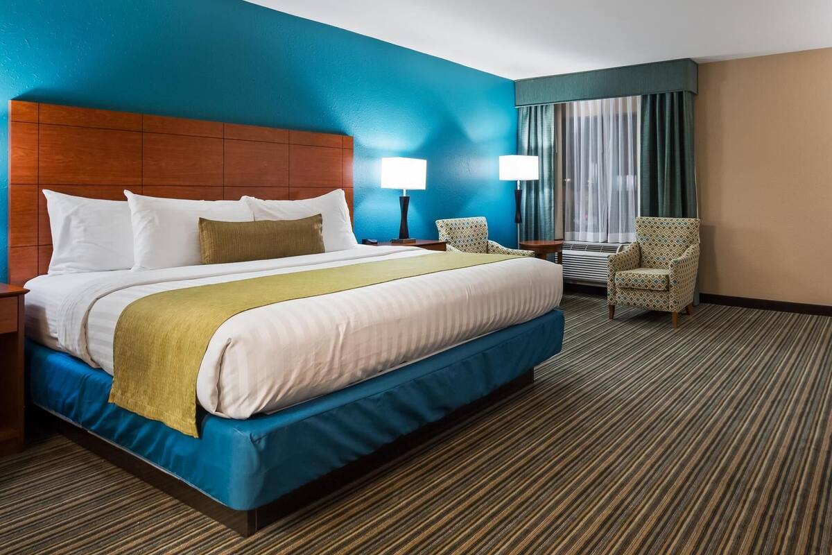 Camas con pillow-top, escritorio y espacio para trabajar con laptop