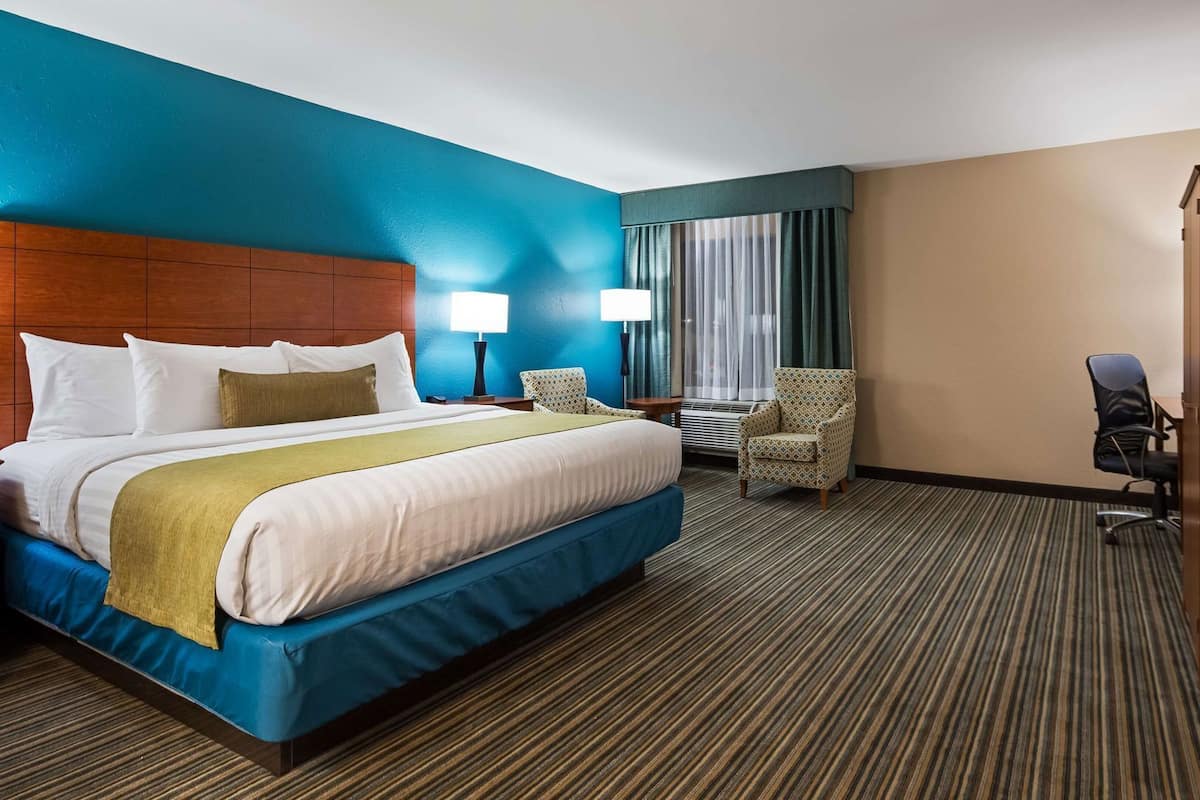 Pillowtop beds, desk, laptop workspace, blackout drapes