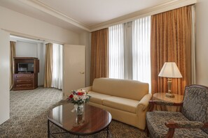 32-inch flat-screen TV with cable channels, Smart TV, iPod dock