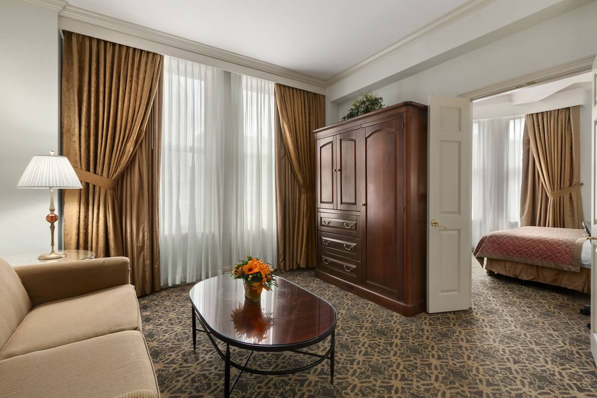 Premium Suite, 1 Queen Bed | Premium bedding, pillowtop beds, in-room safe, desk