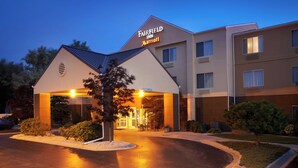 A Fairfield Inn Marriott hotel with a modern design, featuring a prominent entrance and a well-lit facade. - Fairfield Inn By Marriott Port Huron (Port Huron)