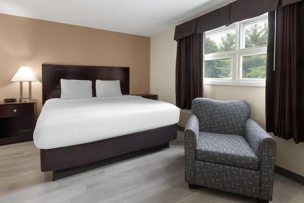 Pillow-top beds, desk, laptop workspace, blackout curtains