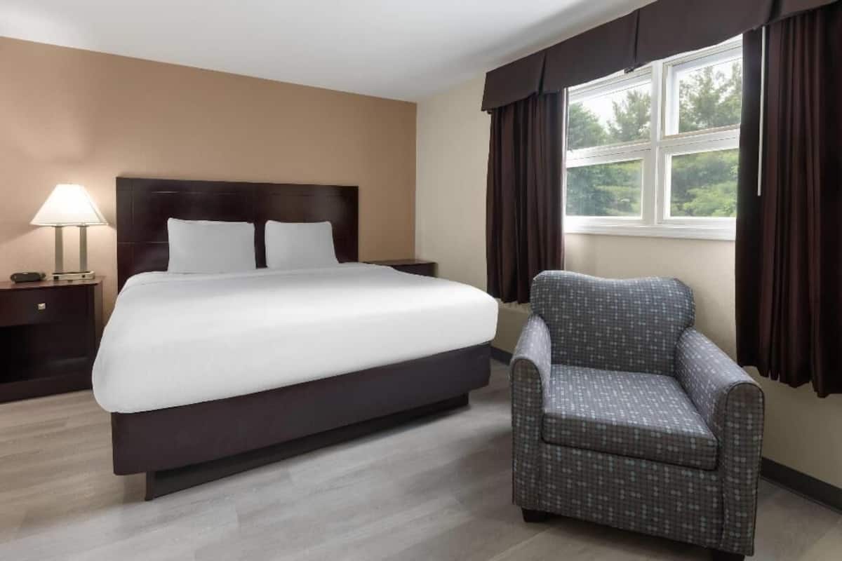 Pillow-top beds, desk, laptop workspace, blackout curtains