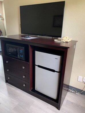 Pillow-top beds, desk, laptop workspace, blackout curtains