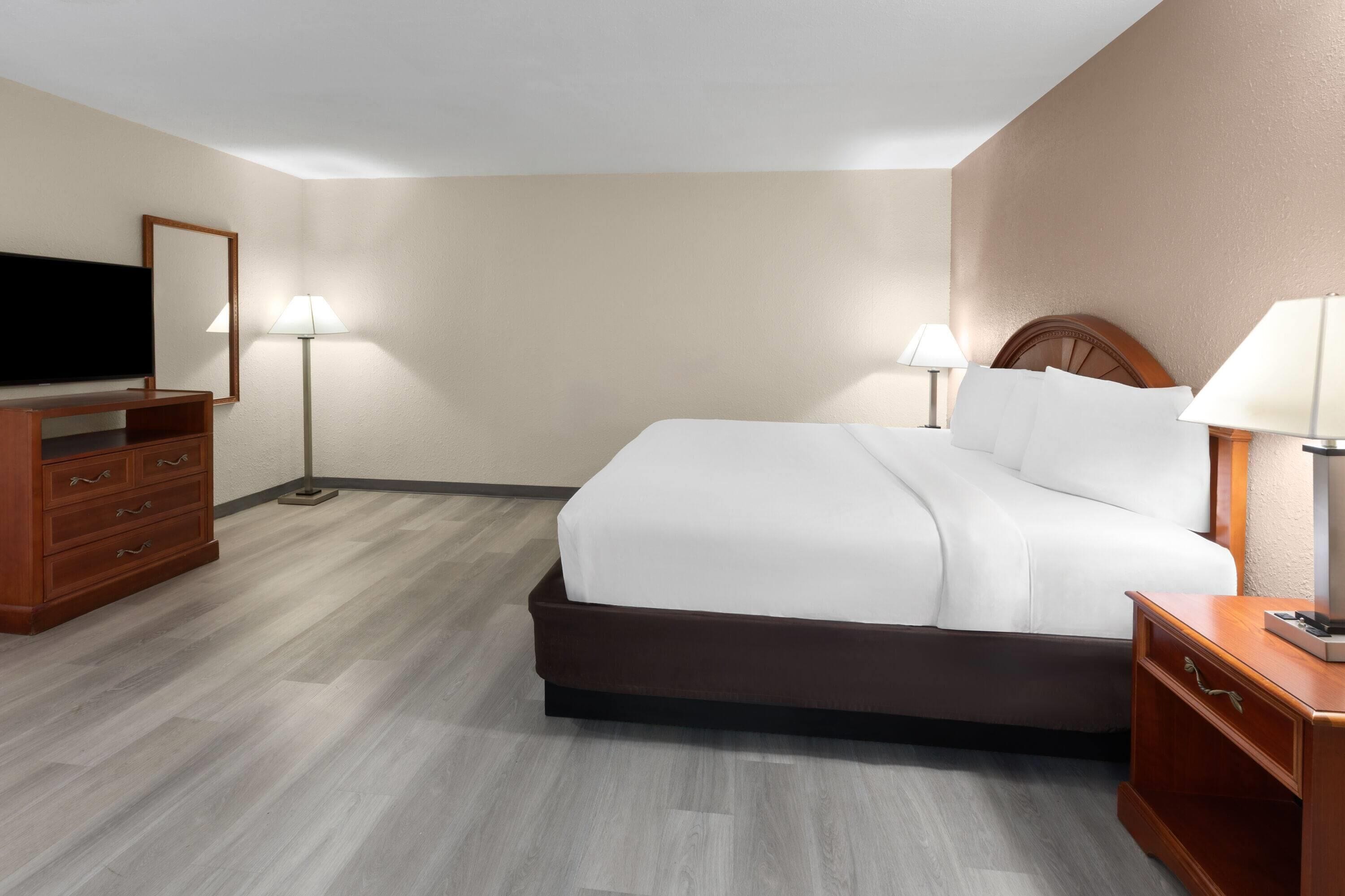 Suite, 1 cama King size, para no fumadores (No Pets) | Camas con pillow-top, escritorio y espacio para trabajar con laptop 