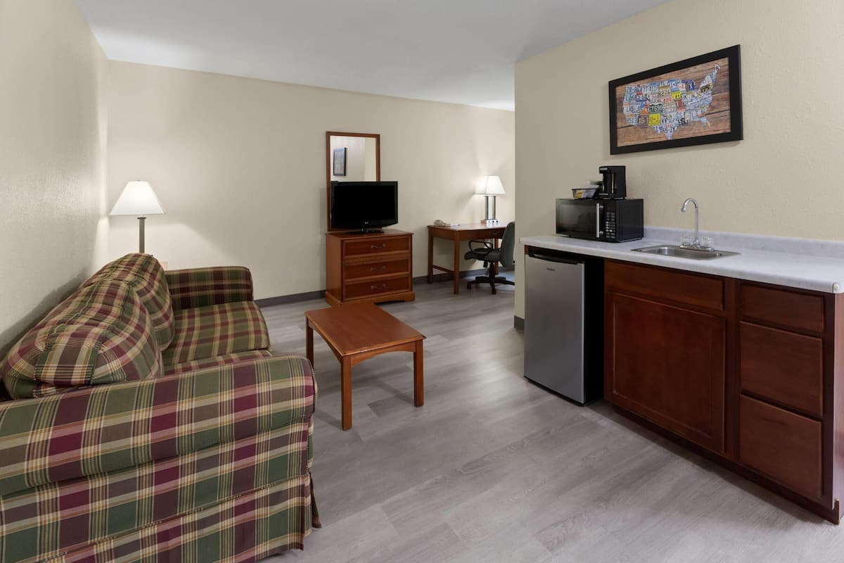 Suite, 2 Queen Beds, Non Smoking | Jetted bathtub