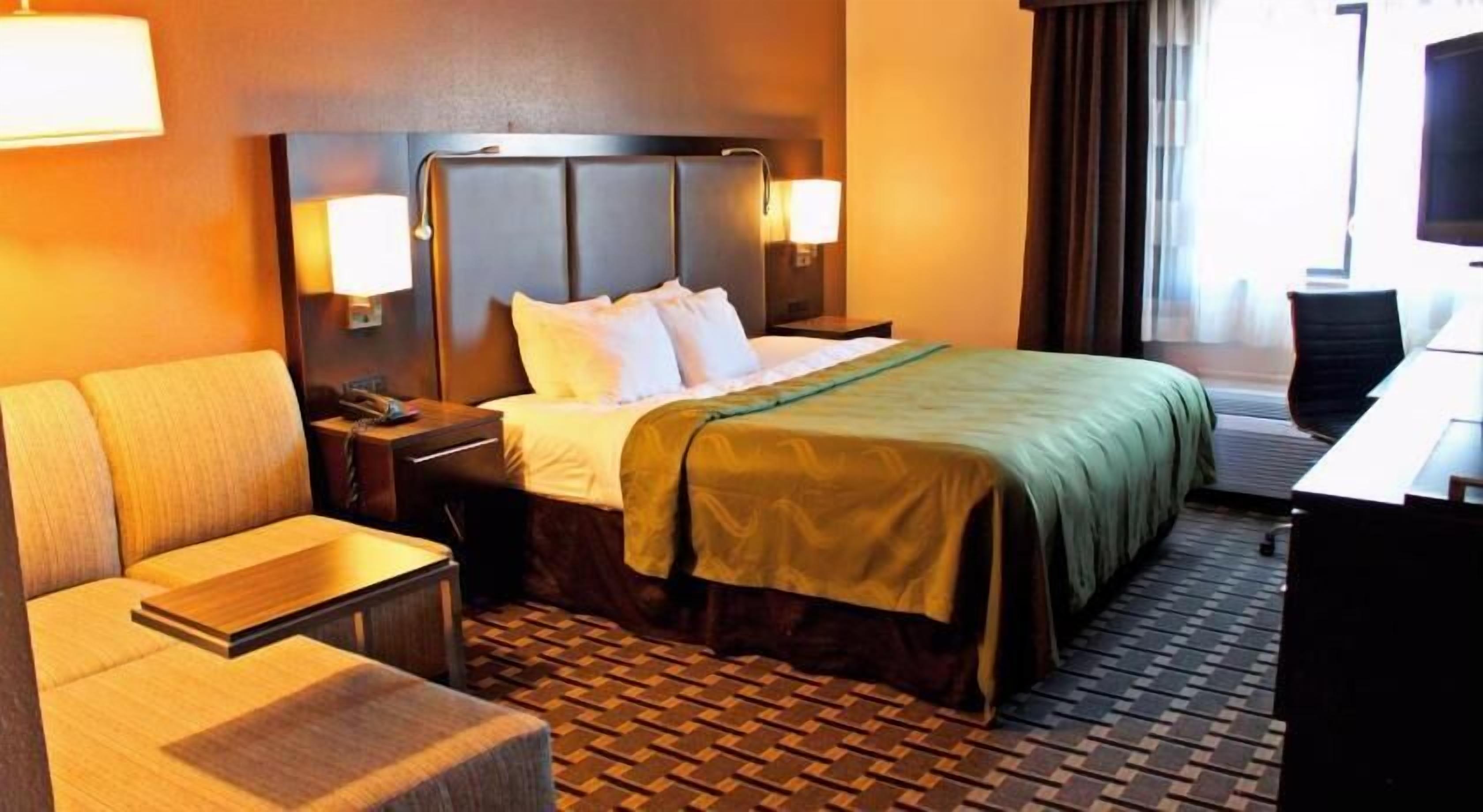 Down comforters, in-room safe, desk, laptop workspace