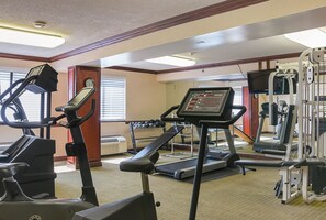 Fitness facility - Quality Inn & Suites Detroit Metro Airport (Romulus)