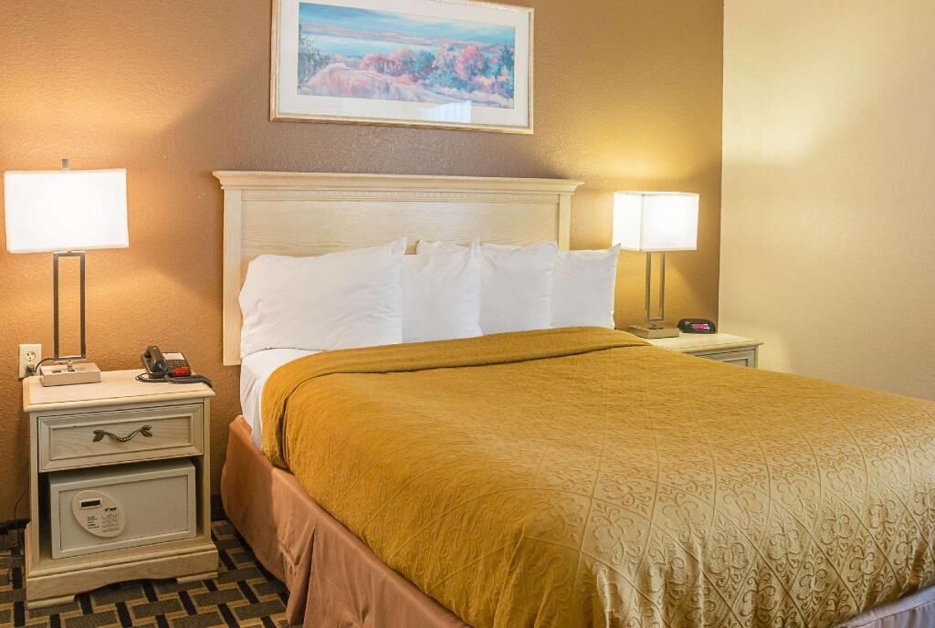 Down comforters, in-room safe, desk, laptop workspace