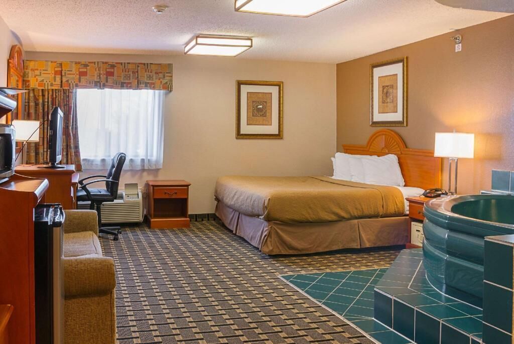Down comforters, in-room safe, desk, laptop workspace