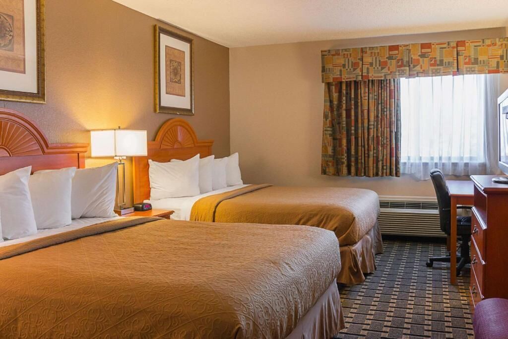 Down comforters, in-room safe, desk, laptop workspace