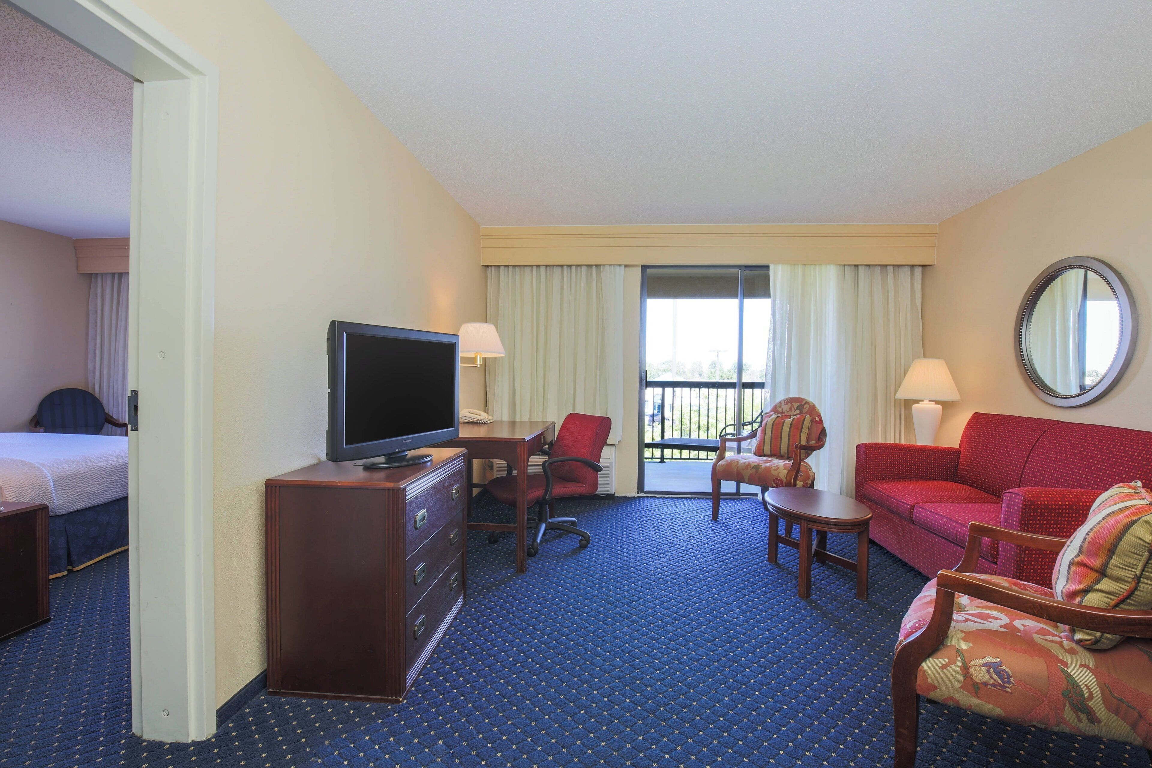 Suite, 1 Bedroom, Balcony | Premium bedding, desk, iron/ironing board, WiFi (free)