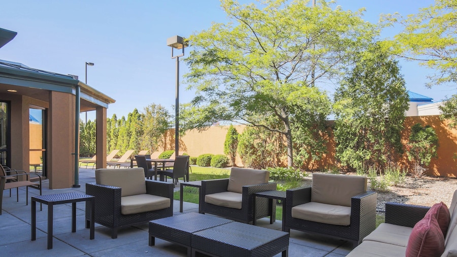Courtyard Flint by Marriott