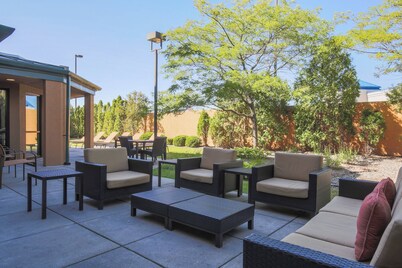 Courtyard Flint by Marriott