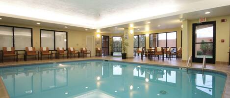 Una piscina cubierta