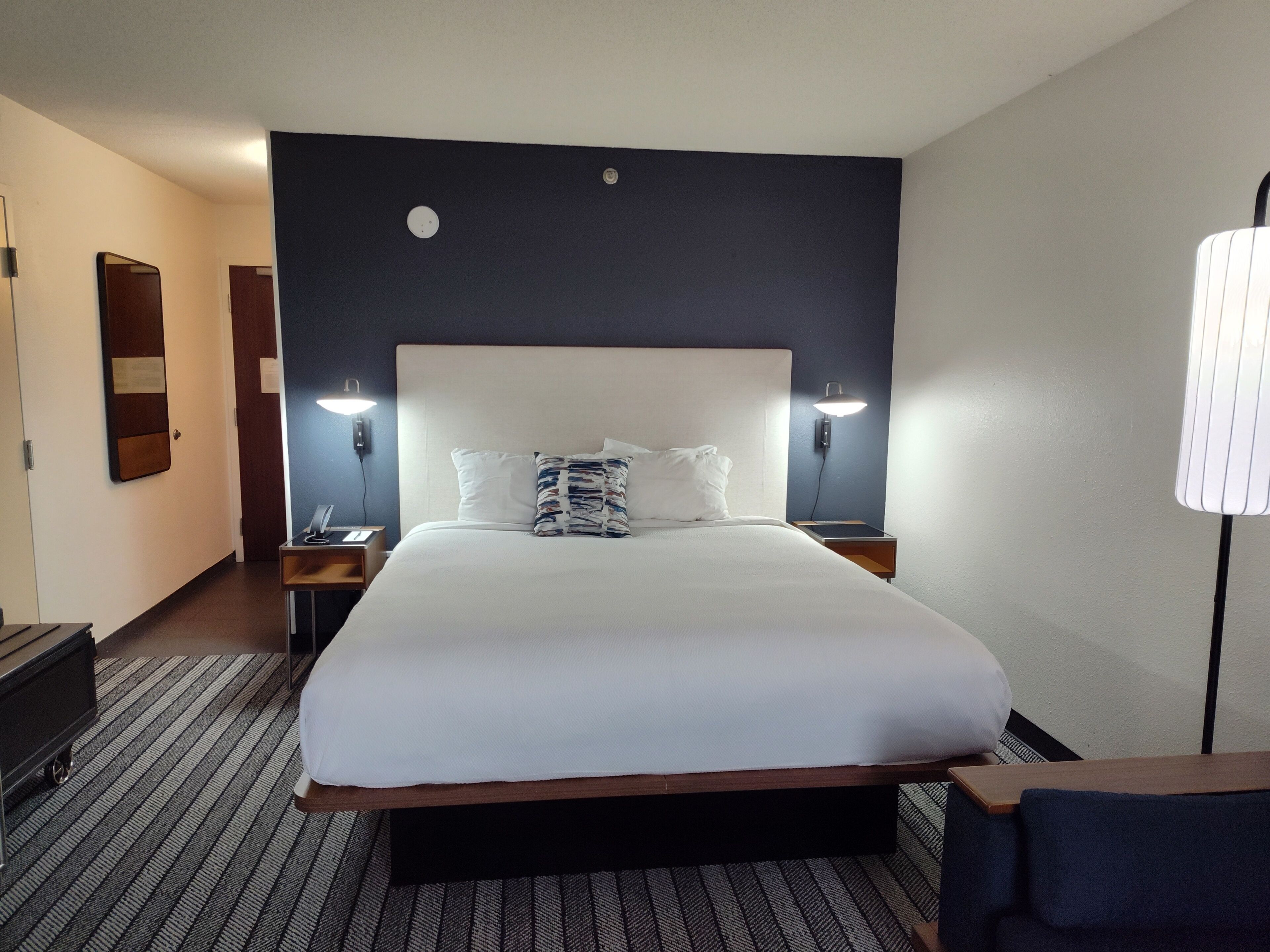 Premium bedding, desk, iron/ironing board, free WiFi