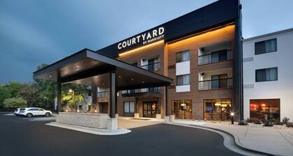 Courtyard by Marriott Grand Rapids Airport