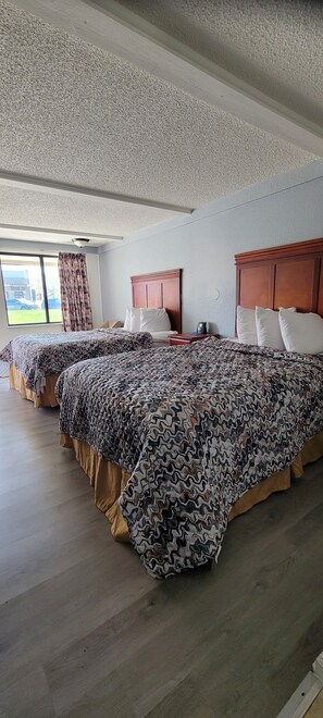 Standard Double Room, 2 Double Beds, Non Smoking | Desk, laptop workspace, free WiFi, bed sheets - Rodeway Inn Auburn Hills - Detroit (Auburn Hills)